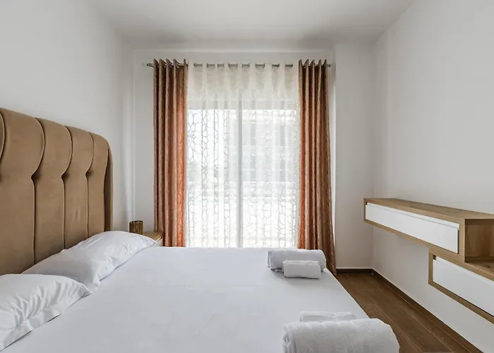 Blu Wave Golem (Tirana)