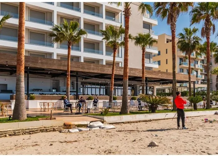 Blu Wave Golem (Tirana)