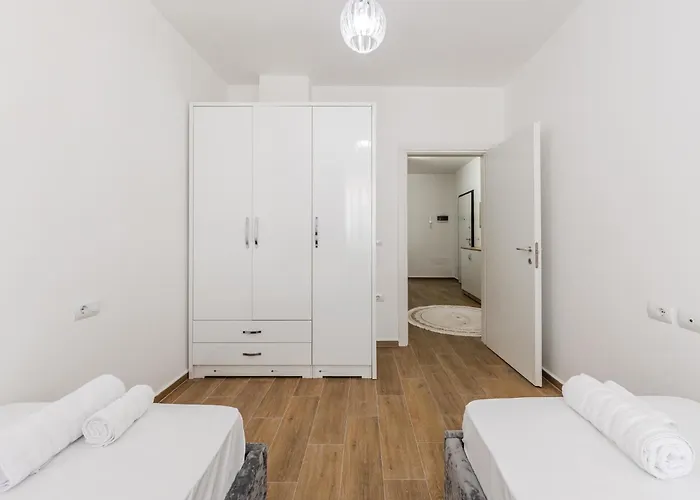 Blu Wave Golem (Tirana)