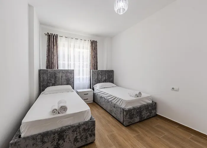 Blu Wave Golem (Tirana)